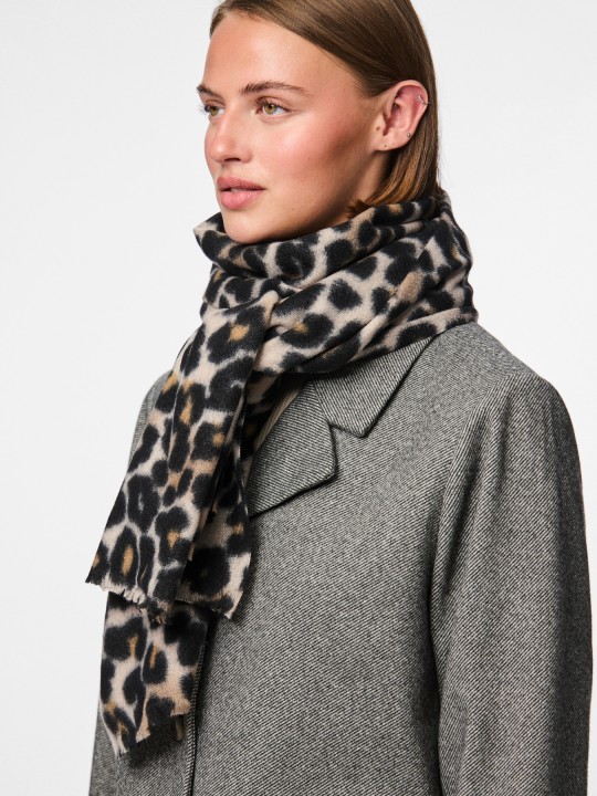 PIECES PCJORNA LONG SCARF Foulard 17144833 Black LEO