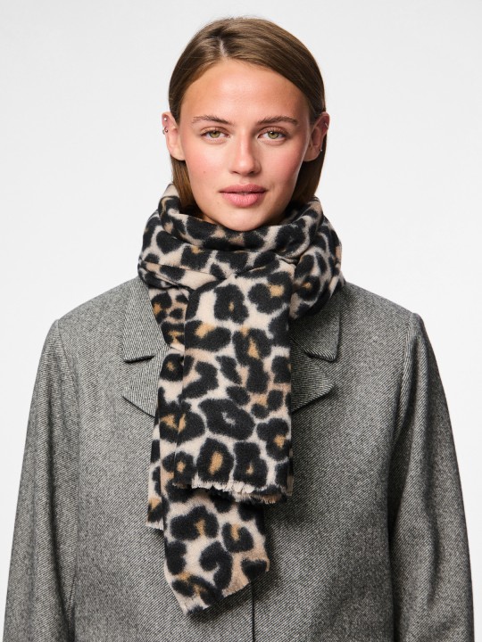 PIECES PCJORNA LONG SCARF Foulard 17144833 Black LEO